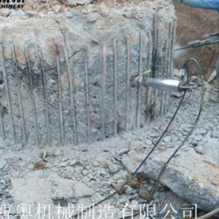 混凝(ning)土樁頭(tou)液壓劈(pi)裂機