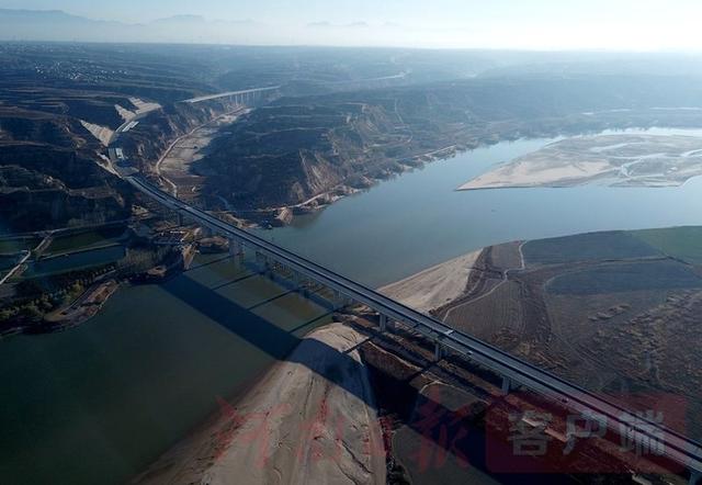 國道207孟(meng)州至偃(yan)師黃河(he)大橋即(ji)将建成(cheng)通車