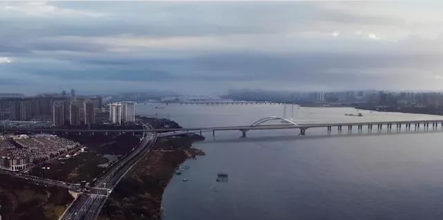 九龍湖(hu)大橋橋(qiao)梁樁基(ji)完成147根(gen)！西岸梁(liang)場正有(you)序施工(gong)