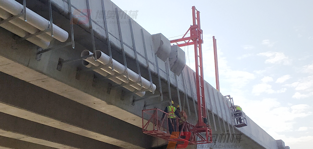 高速(su)橋梁(liang)排水(shui)管安(an)裝及(ji)橋底(di)檢修(xiu)平台(tai)