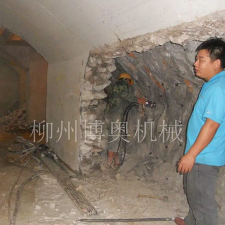 實用(yong)的洞采(cai)液壓劈(pi)裂機