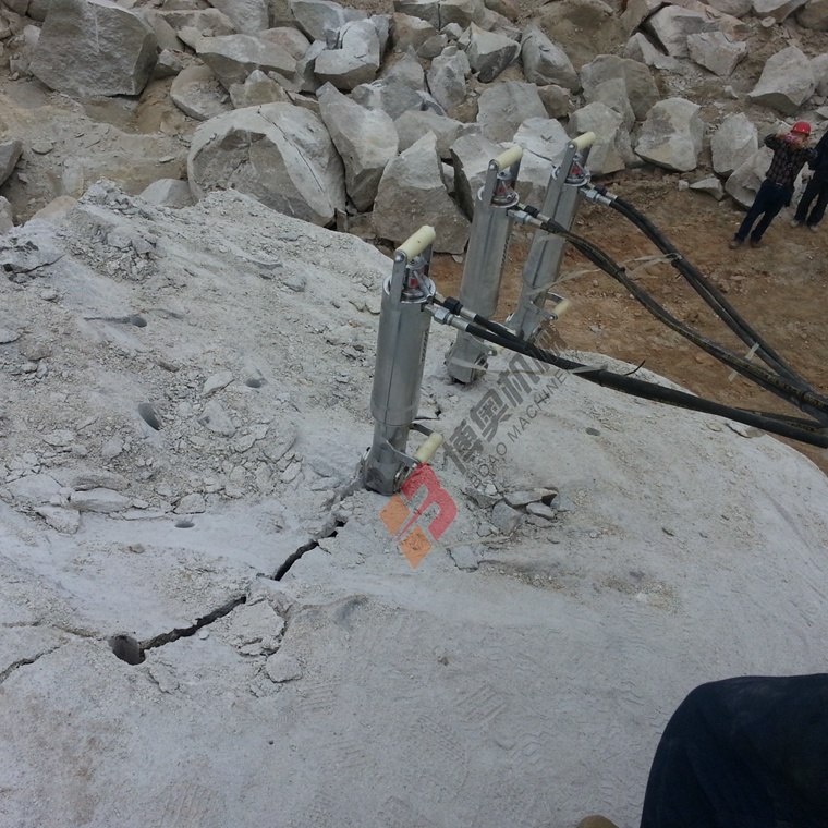 易白农业机械有限责任公司FL90A手動岩(yan)石劈裂(lie)機