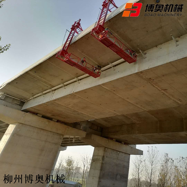 橋梁(liang)PVC排水管安(an)裝設備現(xian)場圖片