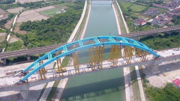 荊荊(jing)鐵路最(zui)長橋梁(liang)江漢運(yun)河特大(da)橋建成(cheng)