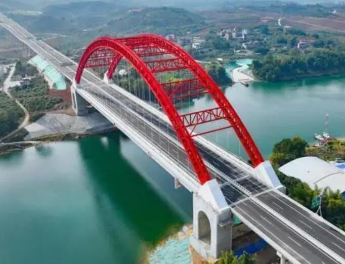 巴(ba)馬至田(tian)東高速(su)公路建(jian)成通車(che)