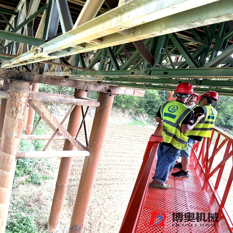 Q13M吊(diao)籃式橋梁(liang)檢測移動(dong)平台