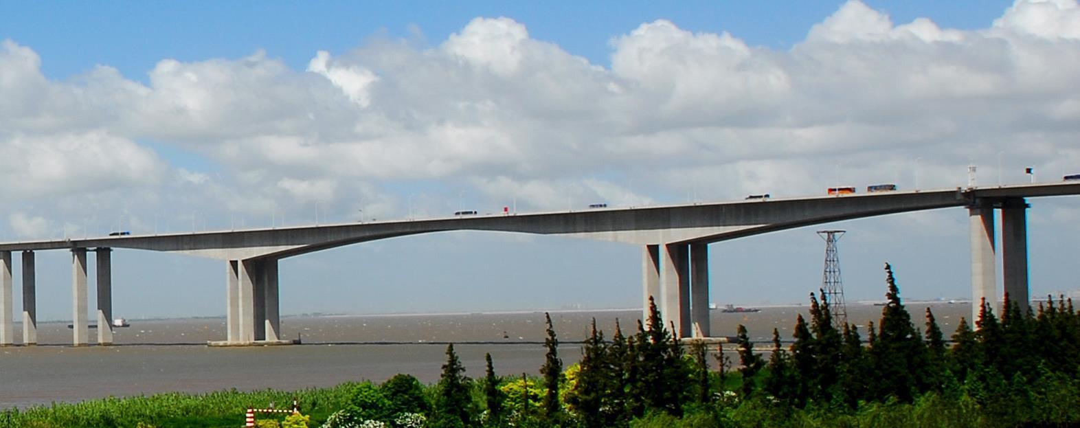 大橋(qiao)橋梁加固(gu)及監測分(fen)析