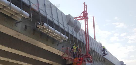 橋梁(liang)排水(shui)管安(an)裝車(che)調試(shi)