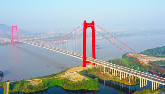 湖北(bei)棋盤(pan)洲長(zhang)江公(gong)路大(da)橋正(zheng)式通(tong)車