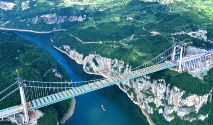 貴金(jin)高速金烽(feng)烏江大橋(qiao)順利合龍(long)