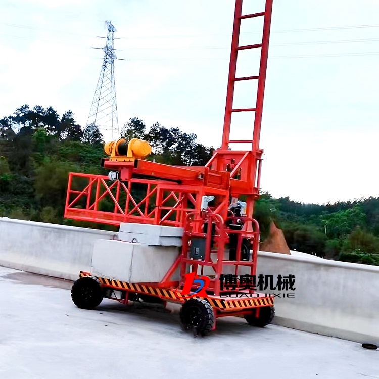 高架橋(qiao)排水管(guan)道安裝(zhuang)施工電(dian)動吊籃(lan)設備