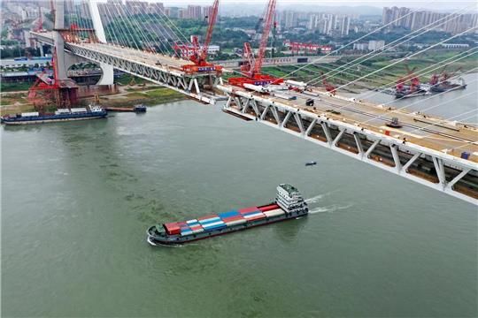 最後(hou)7.5米！白居寺(si)長江大橋(qiao)将合龍