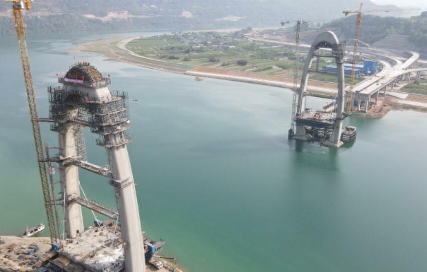 嘉陵(ling)江百利大(da)橋2号墩索(suo)塔順利封(feng)頂