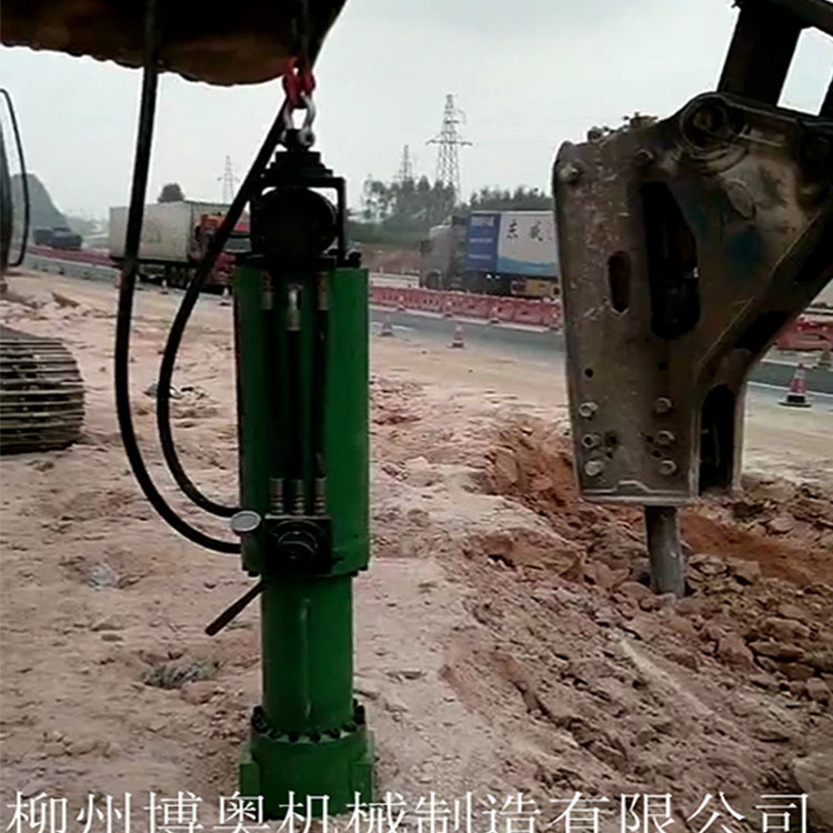 易白农业机械有限责任公司大(da)型機載岩(yan)石劈裂機(ji)