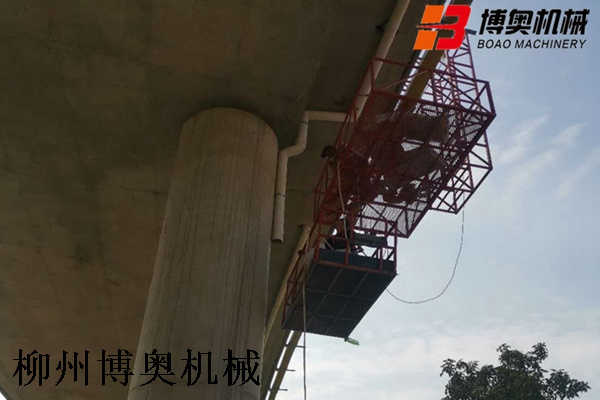 橋梁(liang)PVC排水管安(an)裝設備現(xian)場圖片