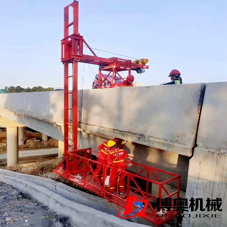 高架(jia)橋排水(shui)管道安(an)裝施工(gong)電動吊(diao)籃設備(bei)