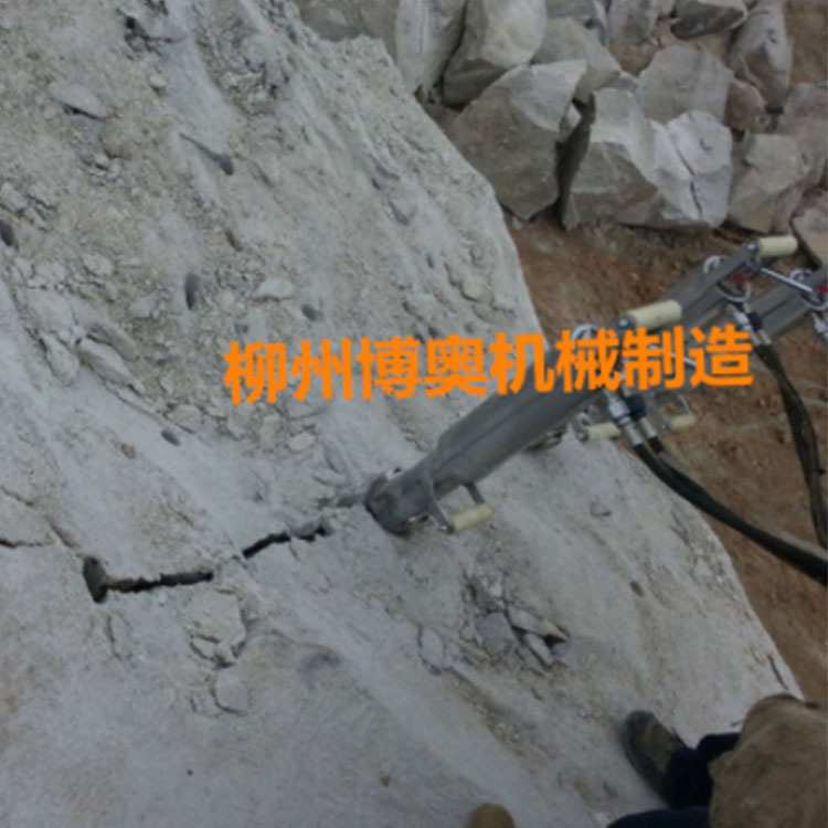 礦(kuang)山破(po)石劈(pi)裂機(ji)設備(bei)