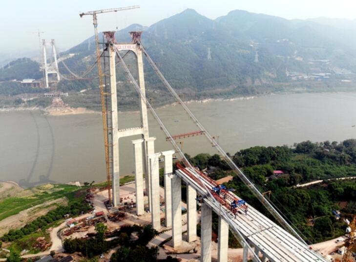 合璧(bi)津高(gao)速公(gong)路油(you)溪長(zhang)江大(da)橋主(zhu)纜架(jia)設完(wan)成
