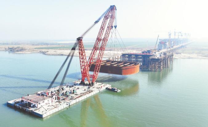 滬(hu)渝蓉高(gao)鐵漢江(jiang)特大橋(qiao)進入下(xia)部結構(gou)施工