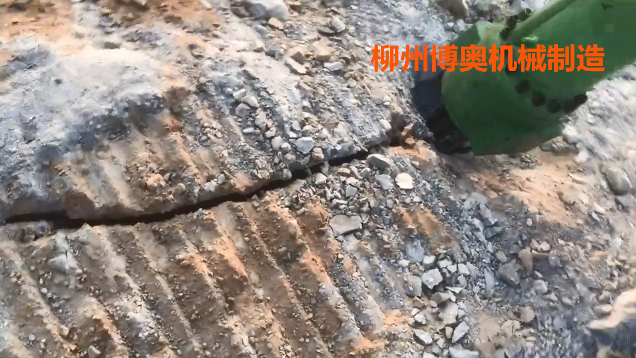 劈石(shi)機廠(chang)家供(gong)應專(zhuan)業破(po)硬石(shi)頭