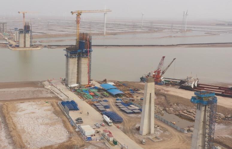 世界(jie)第一跨徑(jing)梁橋套爾(er)河特大橋(qiao)零号塊完(wan)成首次澆(jiao)築